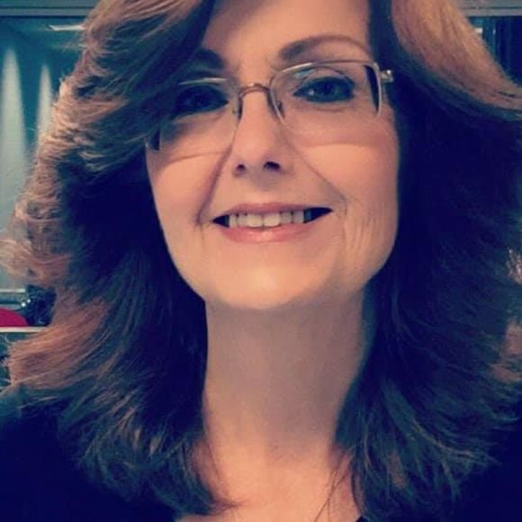 Meet your Posher, Lesley - Picture 1 of 1